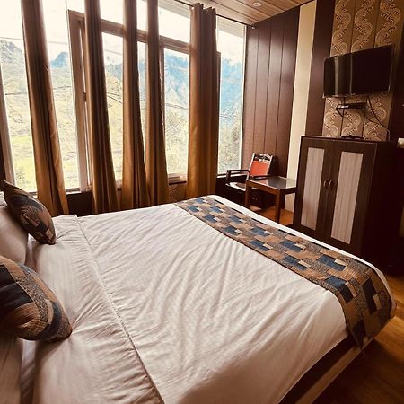 Sleeping Beauty Hotel Moutain View Property Joshīmath Buitenkant foto