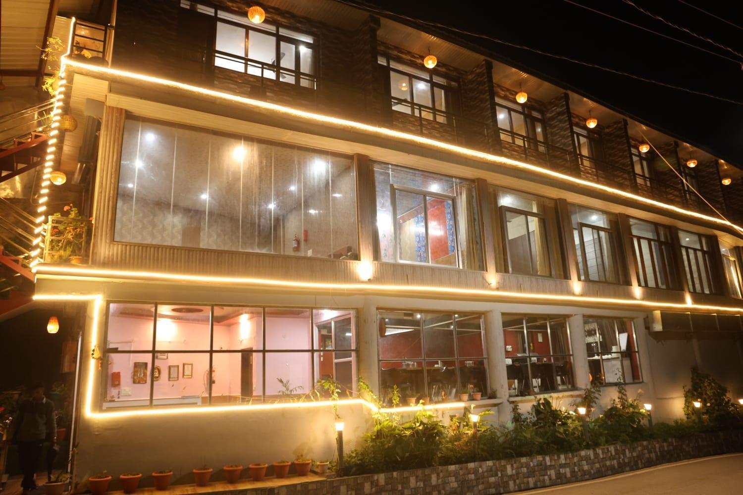 Sleeping Beauty Hotel Moutain View Property Joshīmath Buitenkant foto