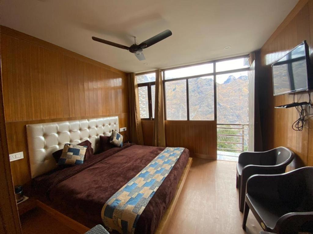Sleeping Beauty Hotel Moutain View Property Joshīmath Buitenkant foto