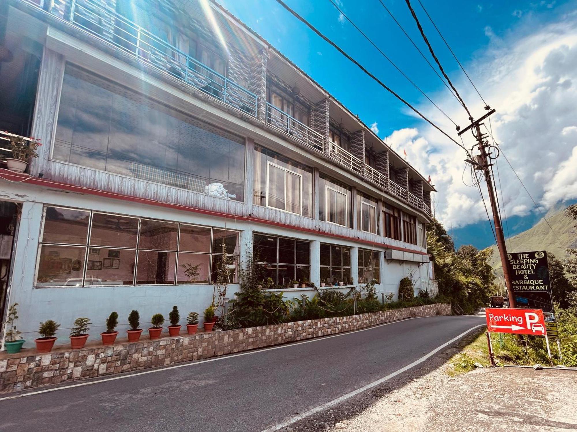 Sleeping Beauty Hotel Moutain View Property Joshīmath Buitenkant foto