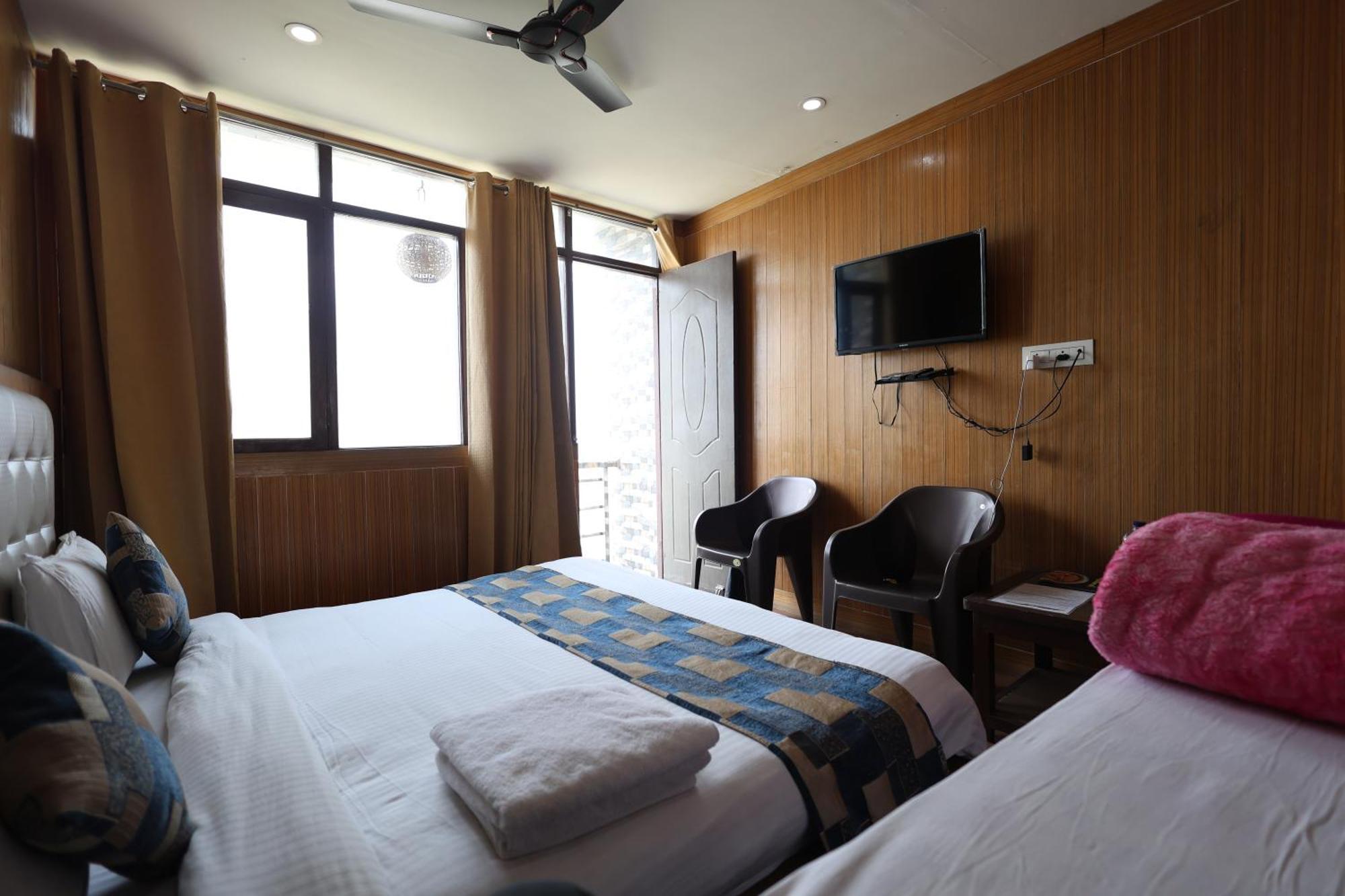 Sleeping Beauty Hotel Moutain View Property Joshīmath Buitenkant foto