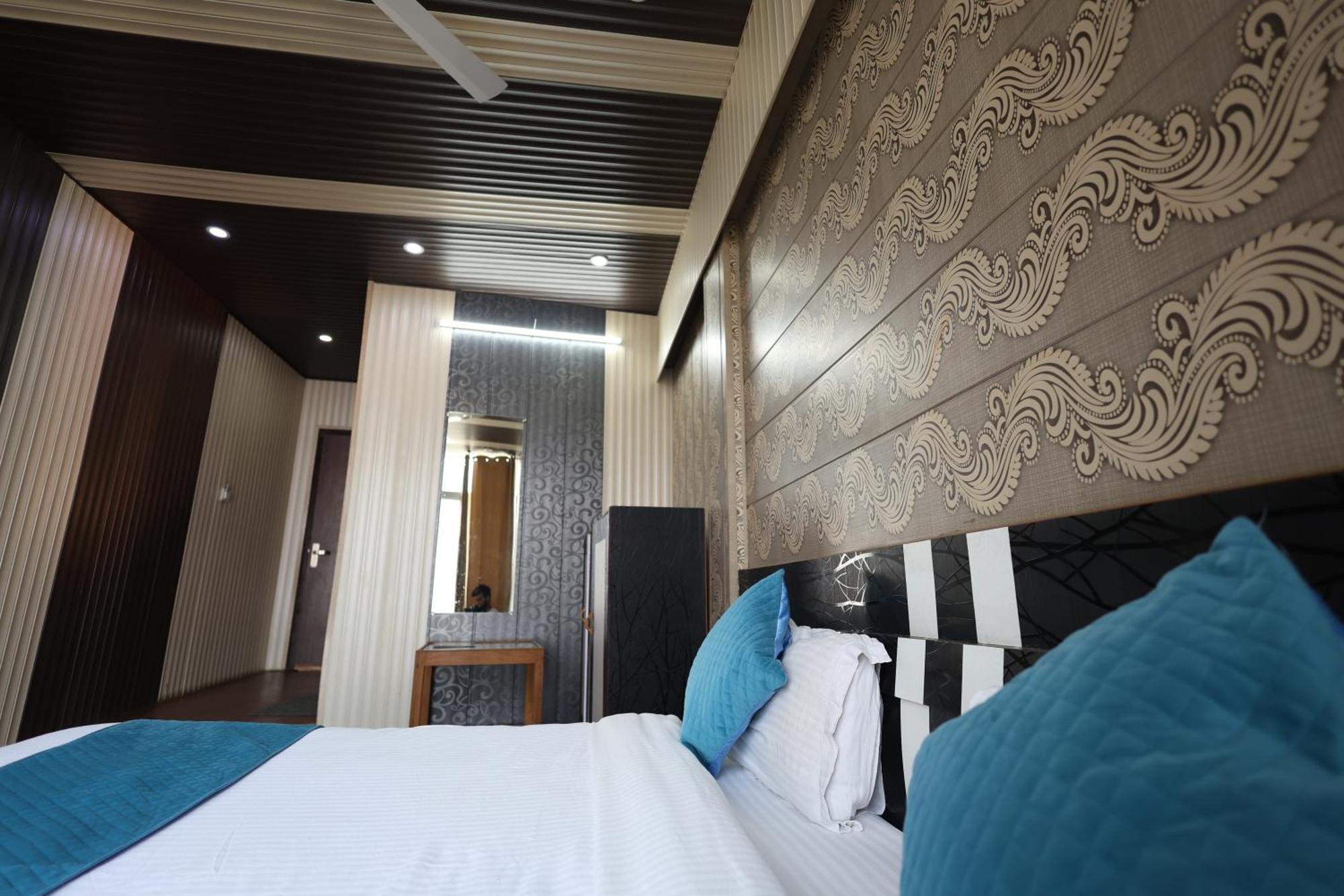 Sleeping Beauty Hotel Moutain View Property Joshīmath Buitenkant foto