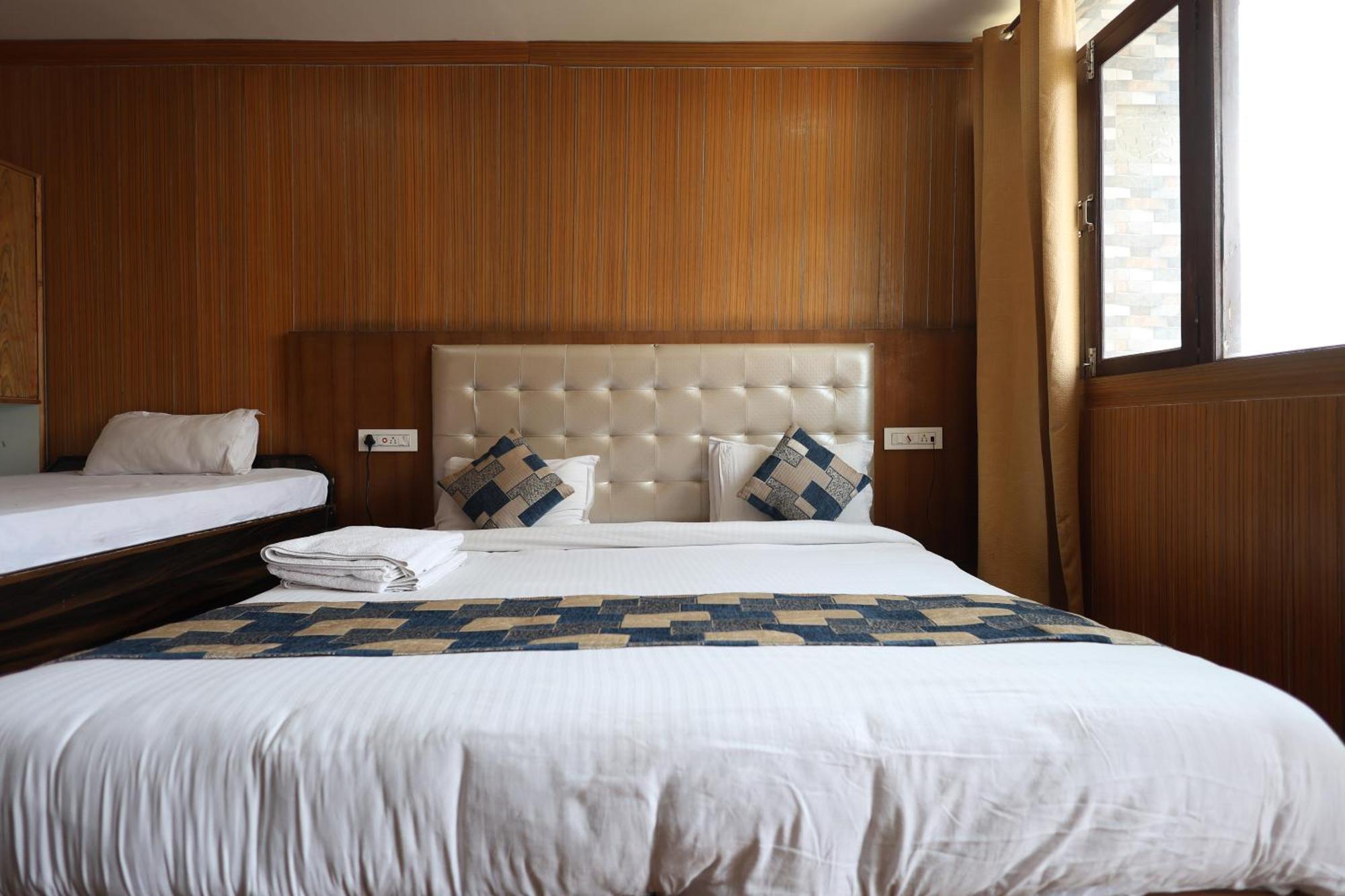 Sleeping Beauty Hotel Moutain View Property Joshīmath Buitenkant foto